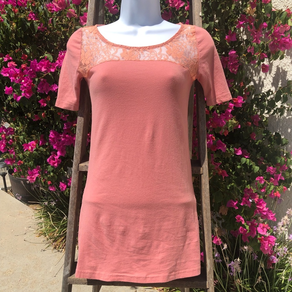 SALE!!! FENCHI STRETCHY CORAL TOP W/LACE DETAIL